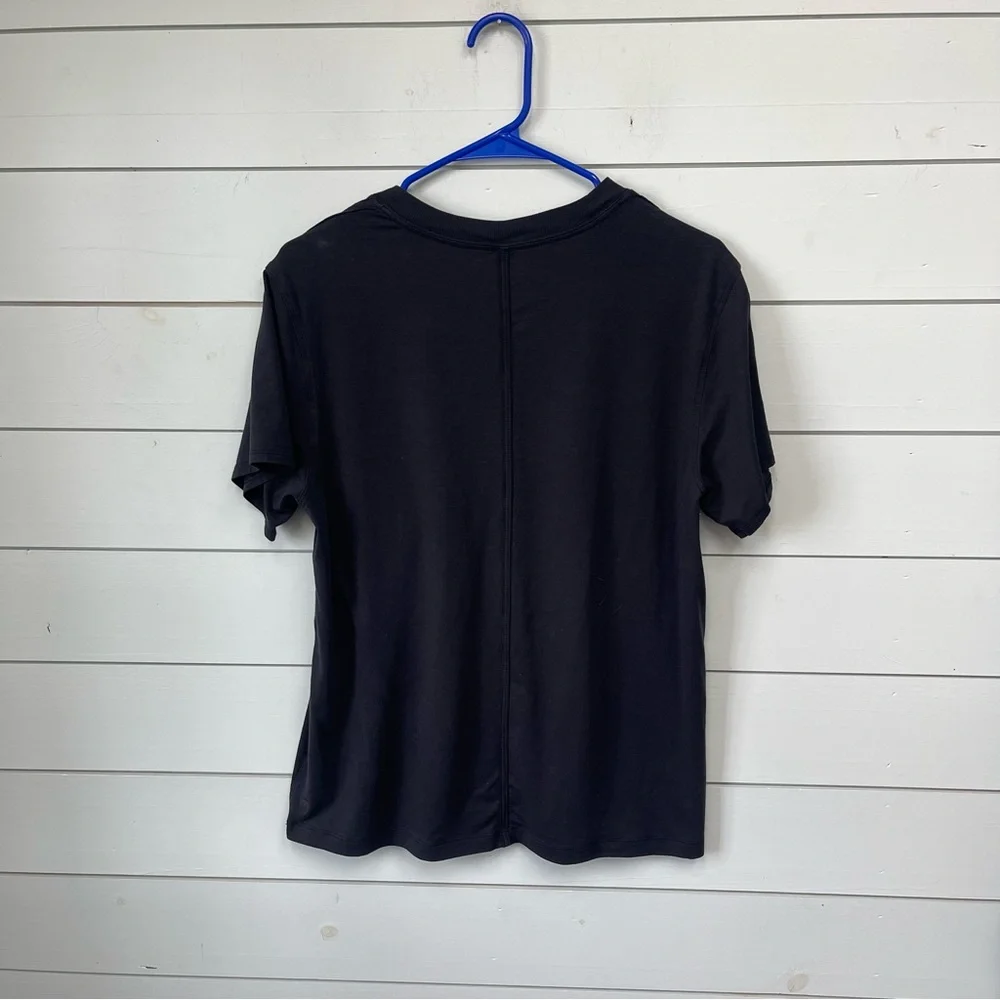 Lululemon all yours short sleeve shirt black women’s size 6-8‎